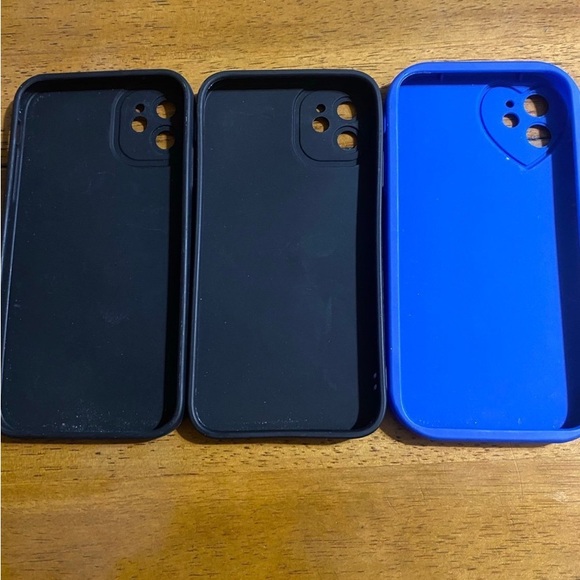 Silicone iPhone 11 case bundle - Picture 3 of 3